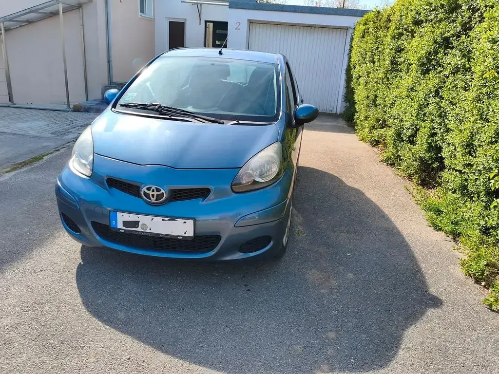 Second-hand Toyota Aygo 68 CP (50 kW) 2009 Albastru Hatchback
