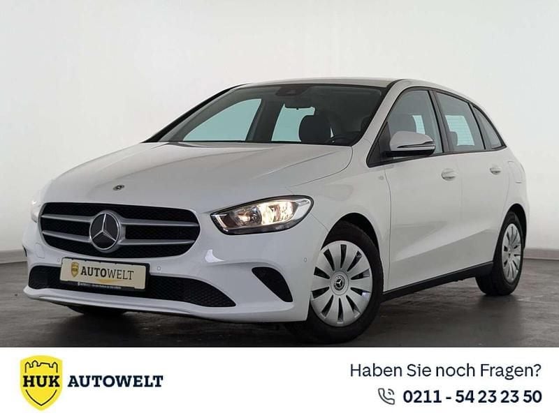 Weiß Gebraucht 2022 Mercedes B180 Van / Kleinbus | 20.760 € (Superpreis) - Bild 1/3