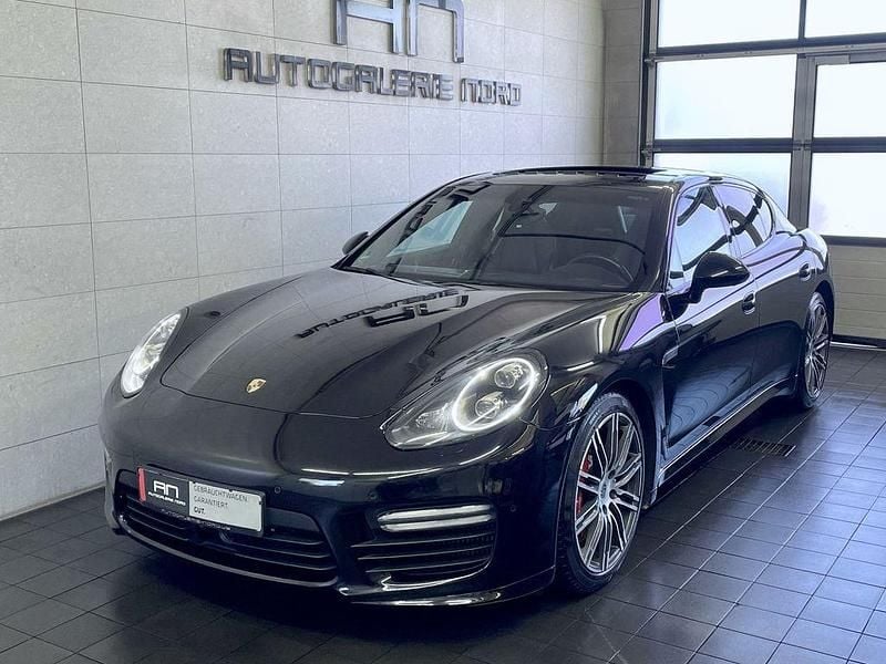 Tiefschwarzmetallic Gebraucht 2015 Porsche Panamera Turbo Chrono Limousine | 42.900 € (Fairer Preis) - Bild 1/4