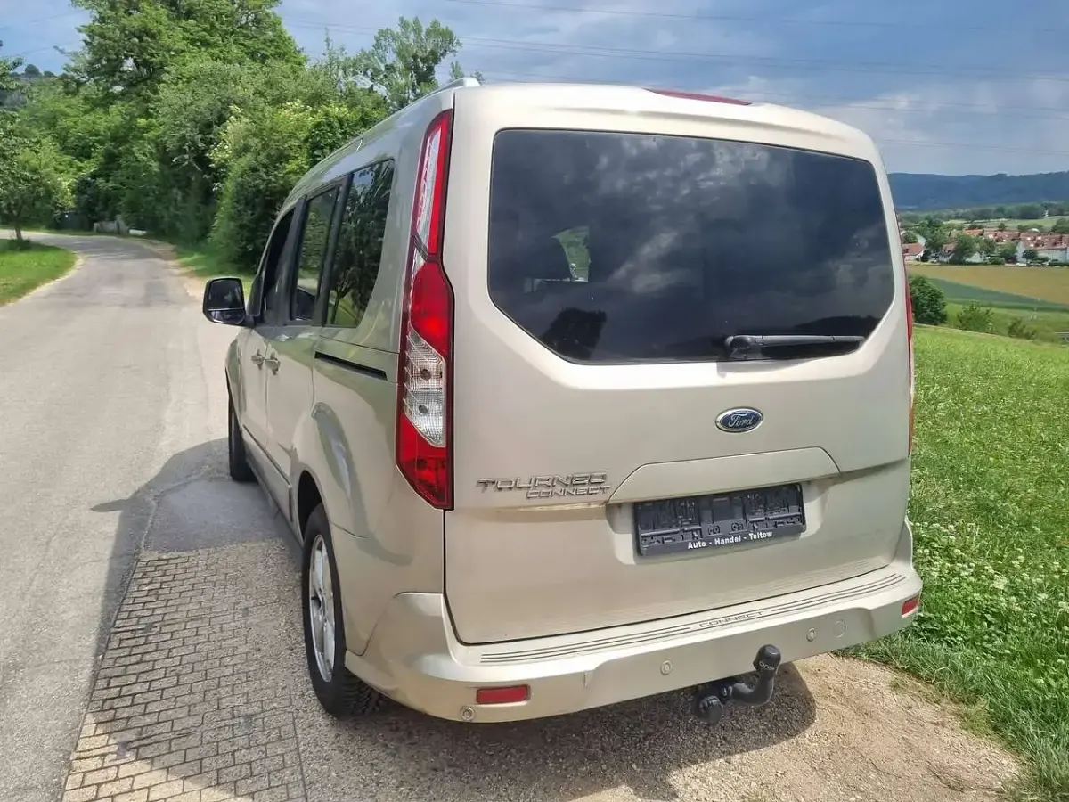 Gebraucht Ford Tourneo Connect Titanium 120 PS (88 kW) 2017 Titangrau metallic Van / Kleinbus