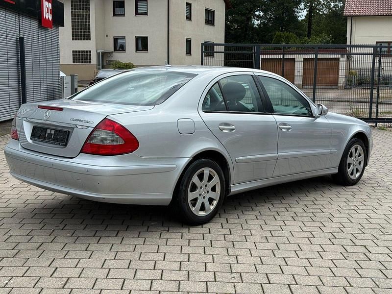 Second-hand Mercedes E200 184 CP (135 kW) 2008 Argintiu Berlinǎ