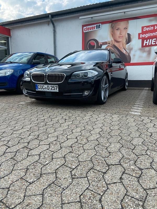 Gebraucht BMW 530 M Sport 258 PS (189 kW) 2012 Schwarz Kombi