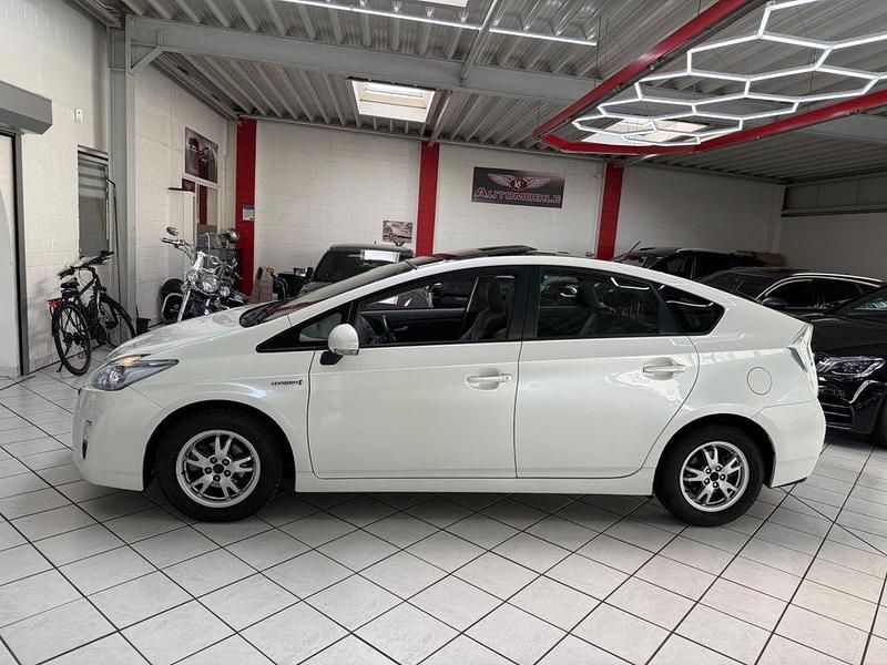 Gebraucht Toyota Prius Executive 99 PS (72 kW) 2010 Weiß Limousine
