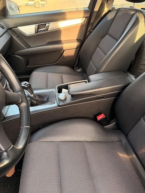 Gebraucht Mercedes C180 156 PS (114 kW) 2010 Grau Limousine