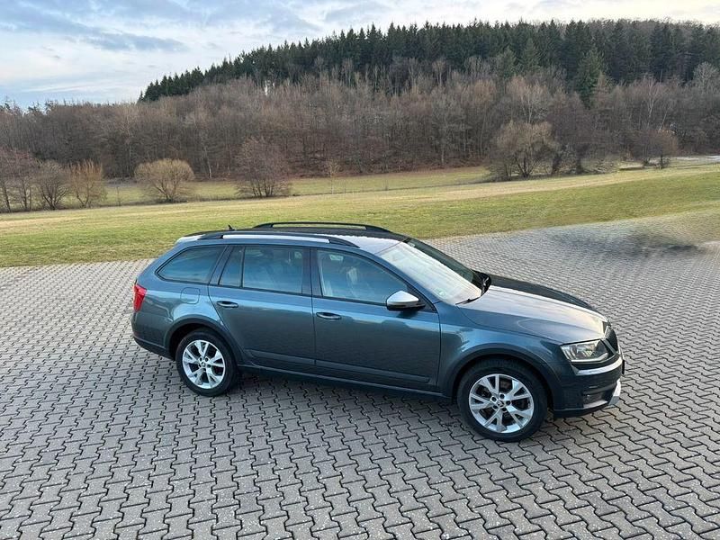 Gebraucht Skoda Octavia 184 PS (135 kW) 2015 Grau Kleinwagen