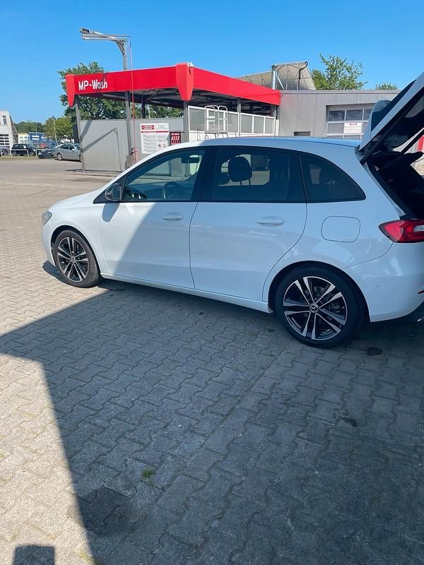 Gebraucht Mercedes 220 190 PS (139 kW) 2020 Weiß Limousine