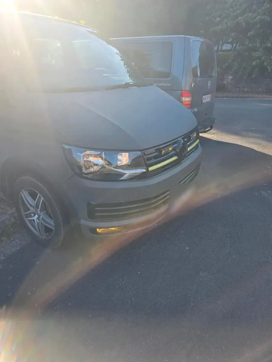 Gebraucht VW Multivan 150 PS (110 kW) 2017 Grau Van / Kleinbus
