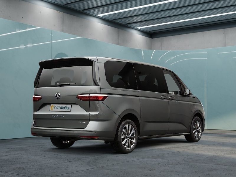 Verkauft VW Multivan Volkswagen T7 Mul., gebraucht 2023, 0 km in München