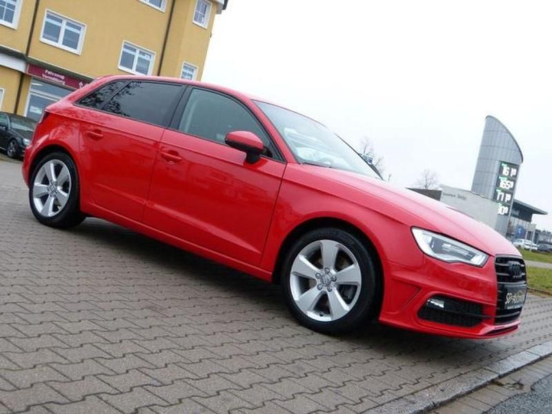 Gebraucht Audi A3 Sport 179 PS (131 kW) 2013 Rot Limousine