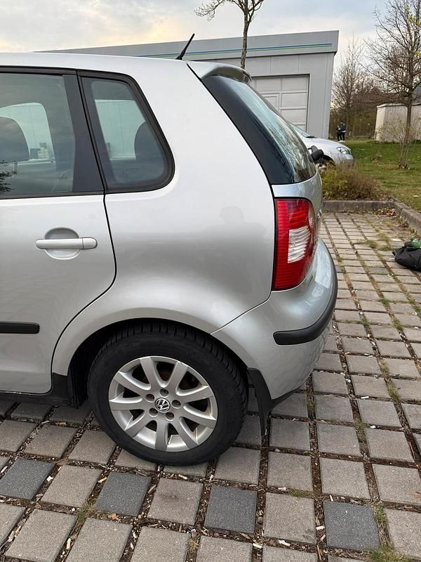 Gebraucht VW Polo 64 PS (47 kW) 2004 Silber Kleinwagen