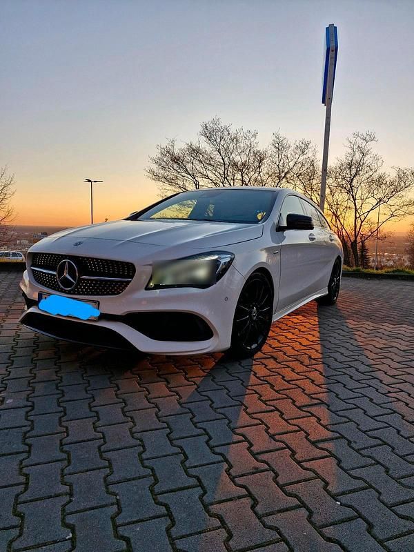 Weiß Gebraucht 2018 Mercedes CLA200 AMG Kombi | 19.000 € (Fairer Preis) - Bild 1/4