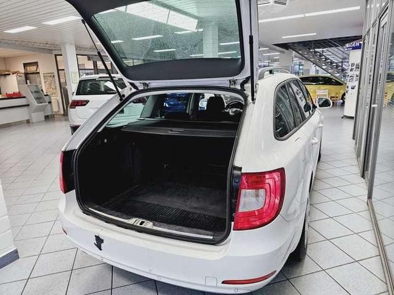 Gebraucht Skoda Superb 125 PS (91 kW) 2012 Weiß Kombi