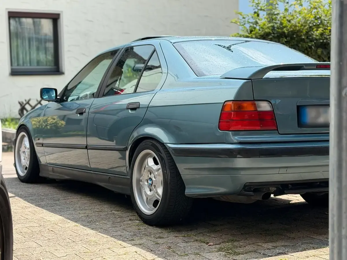 Gebraucht BMW 320 150 PS (110 kW) 1997 Grün Limousine