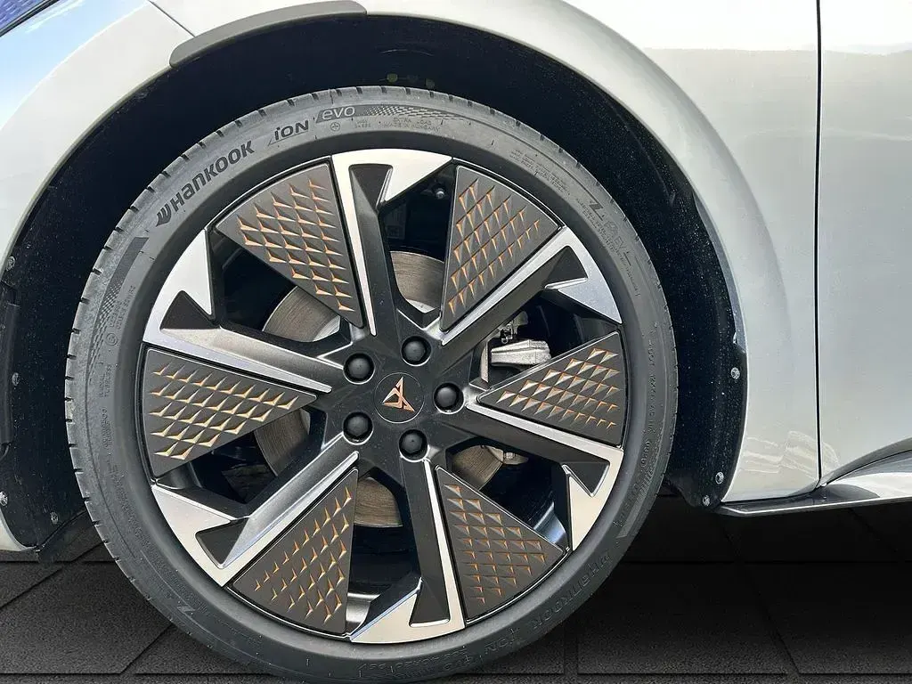 Second-hand Cupra Born VZ 239 kW (326 CP) 2025 Argintiu Hatchback
