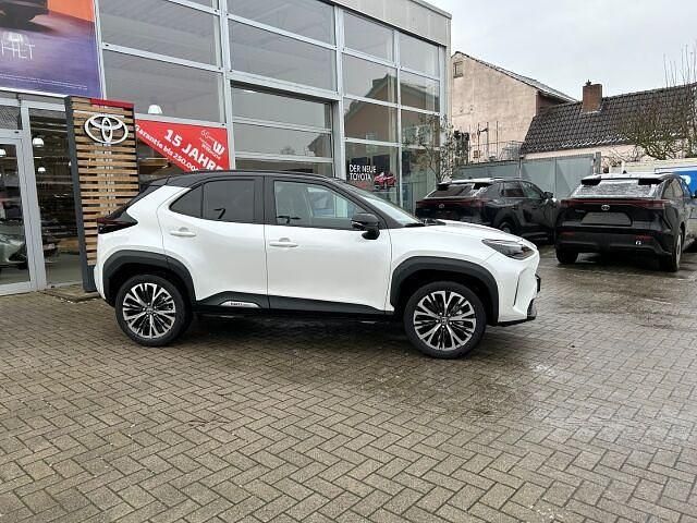 Gebraucht Toyota Yaris Cross Plus 129 PS (94 kW) 2024 Weiss SUV