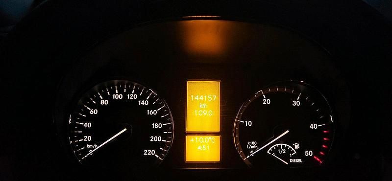 Silber Gebraucht 2013 Mercedes Viano Van / Kleinbus | 21.199 € - Bild 1/4