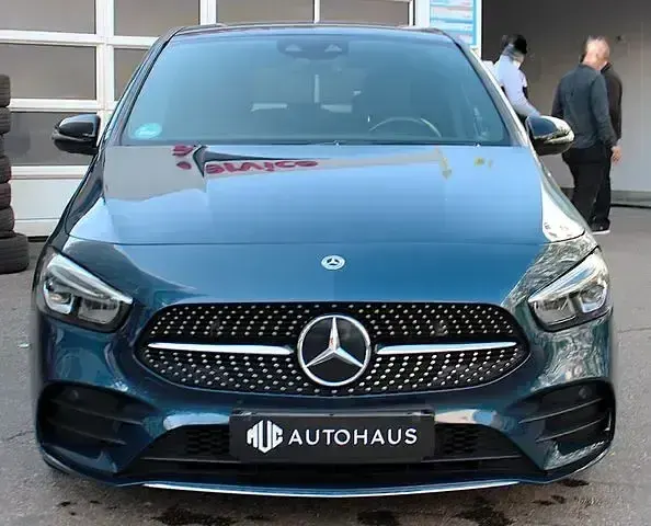 Gebraucht Mercedes B250 AMG line 224 PS (164 kW) 2020 Blau Van / Kleinbus
