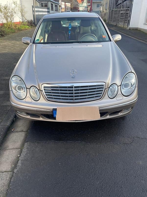 Gelb Gebraucht 2003 Mercedes E320 Elegance Limousine | 4.200 € (Fairer Preis) - Bild 1/4