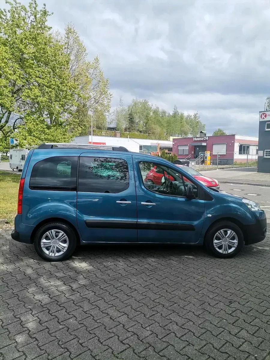 Gebraucht Peugeot Partner Tepee 120 PS (88 kW) 2011 Blau Van / Kleinbus