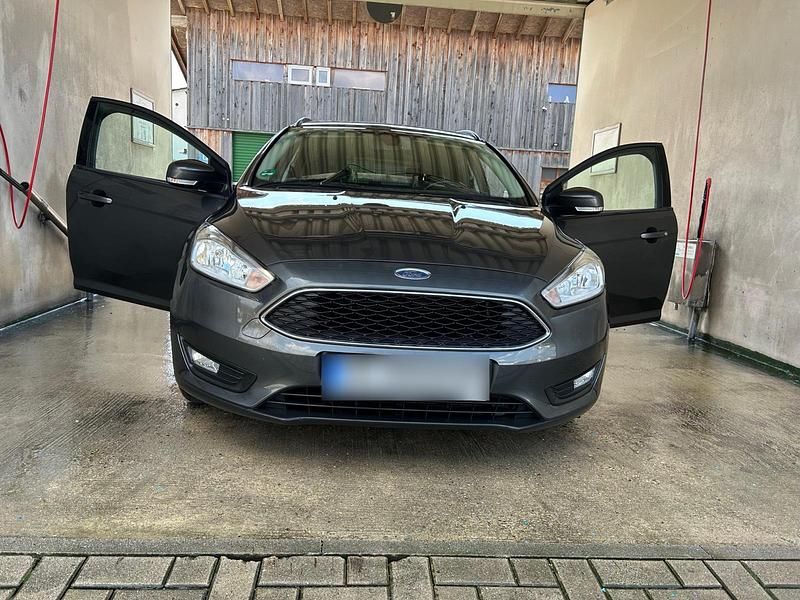 Usata Ford Focus 120 CV (88 kW) 2017 Argento Station wagon