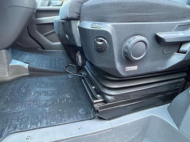 Gebraucht VW Crafter R 177 PS (130 kW) 2020 Kirschrot Van