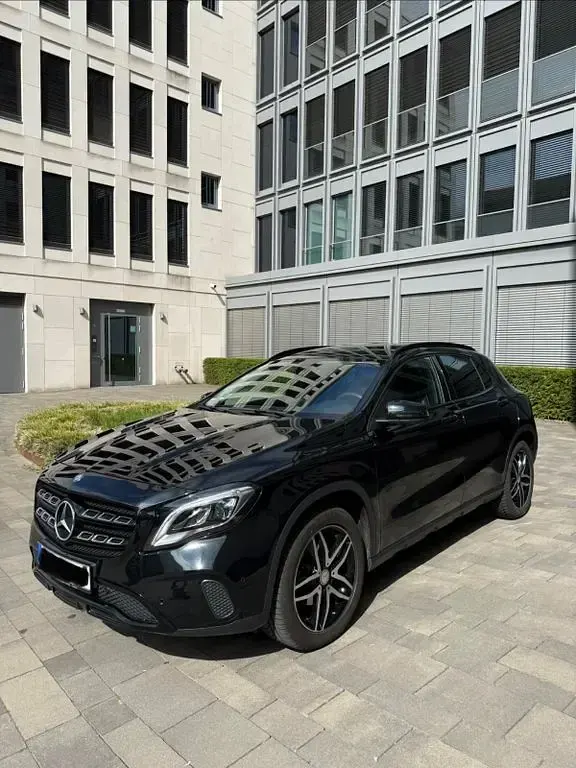 Gebraucht Mercedes GLA180 Urban 122 PS (89 kW) 2017 Schwarz SUV
