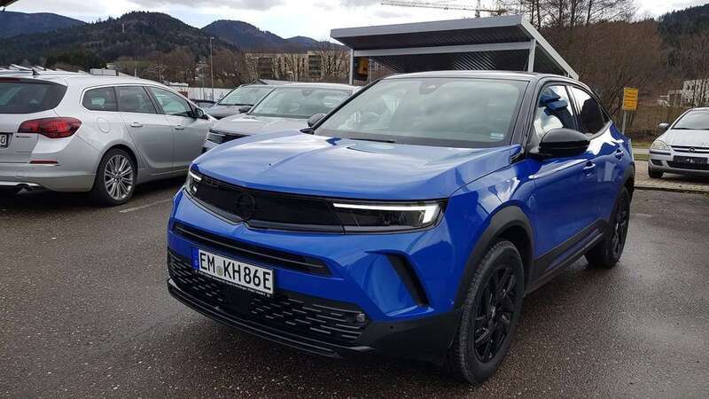 Jade weiß Gebraucht 2022 Opel Mokka-e GS Line SUV | 23.990 € (Teuer) - Bild 1/4