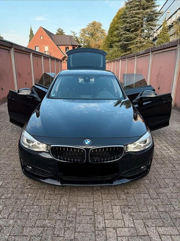 Schwarz Gebraucht 2015 BMW 318 Gran Turismo Sport Line Limousine | 11.400 € - Bild 1/4
