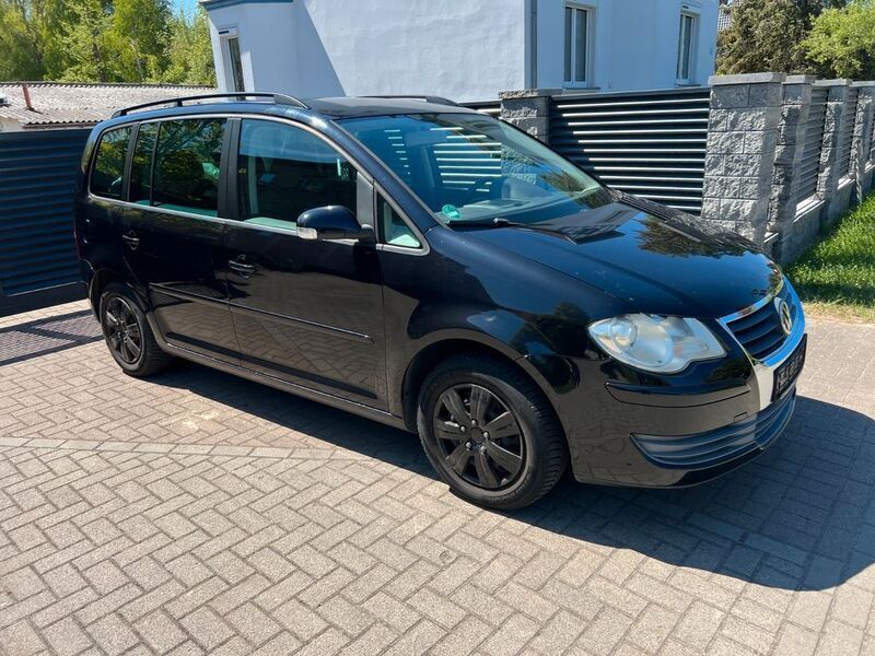 Schwarz Gebraucht 2007 VW Touran Trendline Van / Kleinbus | 4.450 € (Fairer Preis) - Bild 1/4