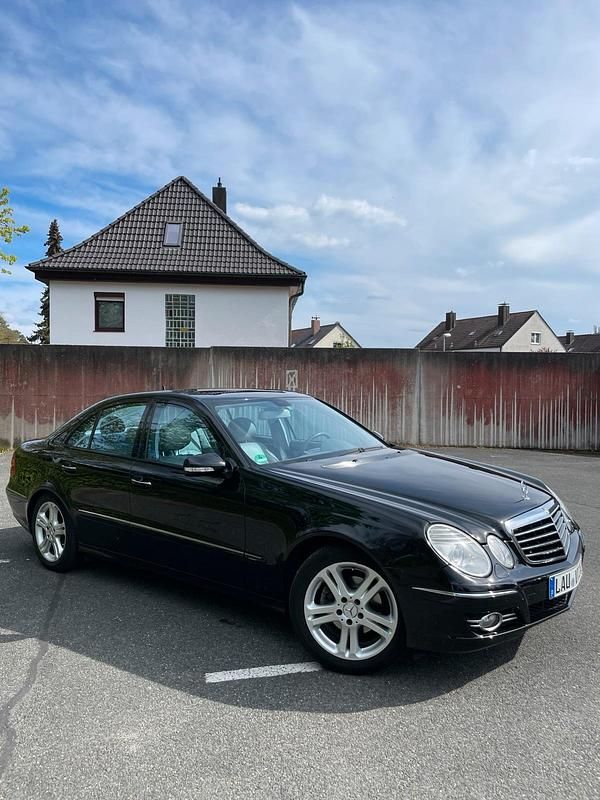 Schwarz Gebraucht 2006 Mercedes E280 Limousine | 7.900 € - Bild 1/4