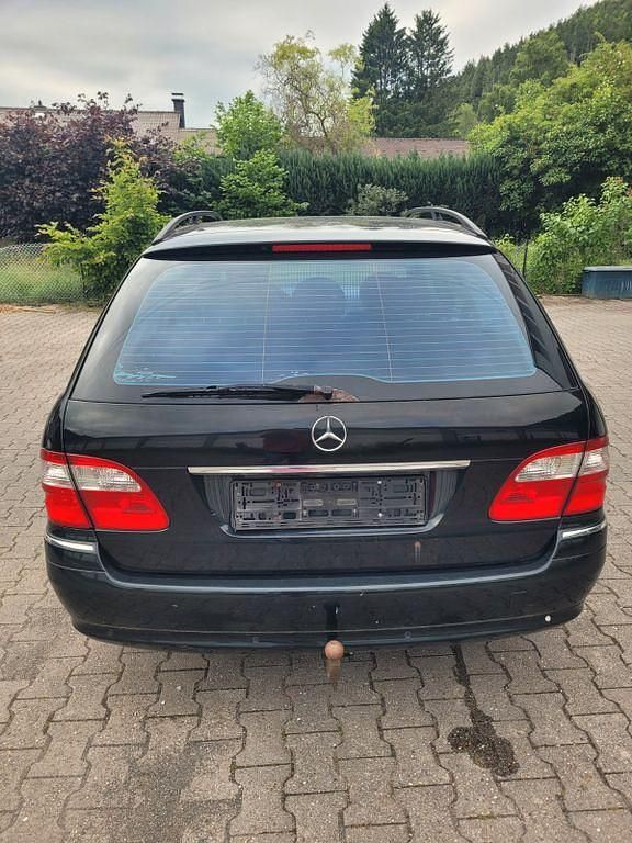 Schwarz Gebraucht 2003 Mercedes E320 Avantgarde Limousine | 1.800 € (Superpreis) - Bild 1/4