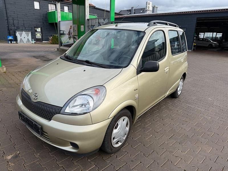 Gold Gebraucht 2000 Toyota Yaris Verso Luna Van / Kleinbus | 2.980 € (Fairer Preis) - Bild 1/4