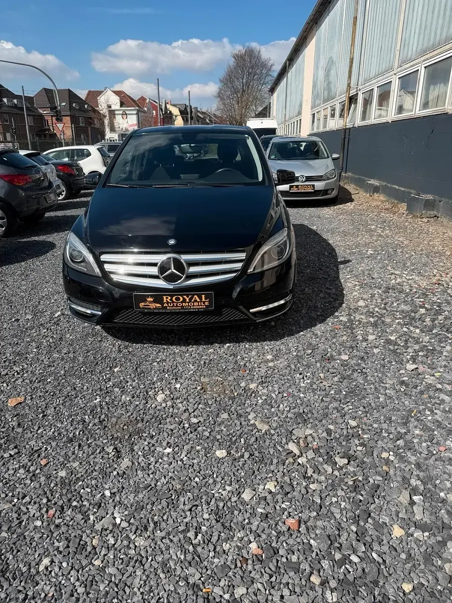 Gebraucht Mercedes B200 136 PS (100 kW) 2014 Schwarz Kleinwagen