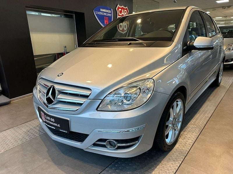 Gebraucht Mercedes B160 95 PS (69 kW) 2011 Silber Van / Kleinbus