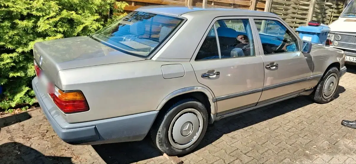 Gebraucht Mercedes E250 160 PS (117 kW) 1988 Limousine