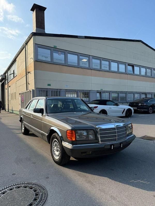 Gebraucht Mercedes 380 204 PS (150 kW) 1985 Grau Limousine