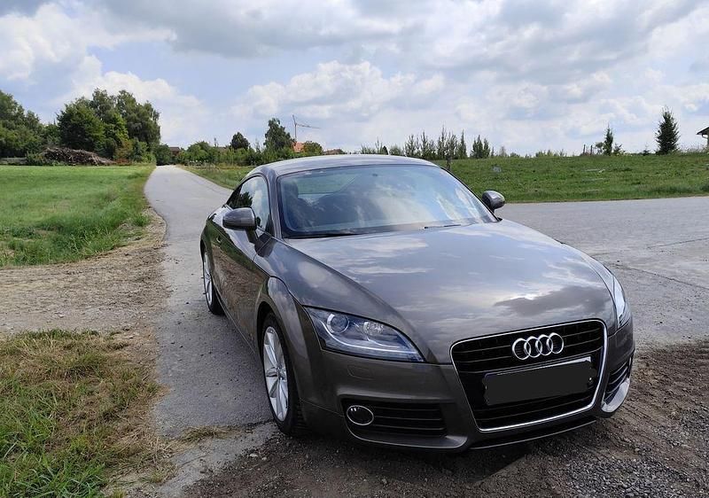 Grau Gebraucht 2011 Audi Coupé Sport Coupé | 17.900 € (Fairer Preis) - Bild 1/4