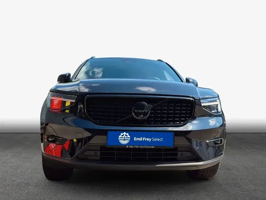 Gebraucht Volvo XC40 Plus 163 PS (119 kW) 2025 Onyx black / metallic SUV