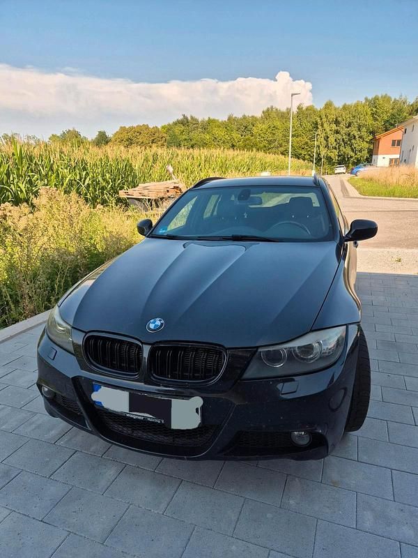 Schwarz Gebraucht 2011 BMW 318 M Performance Kombi | 6.600 € (Fairer Preis) - Bild 1/4