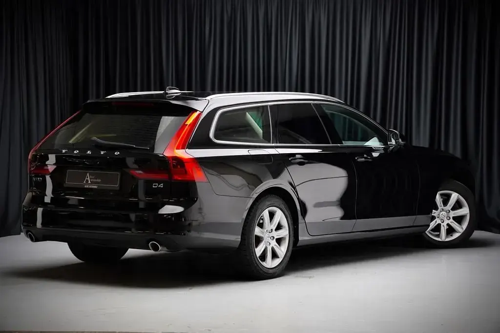 Gebraucht Volvo V90 Business Edition 190 PS (139 kW) 2017 Schwarz Kombi