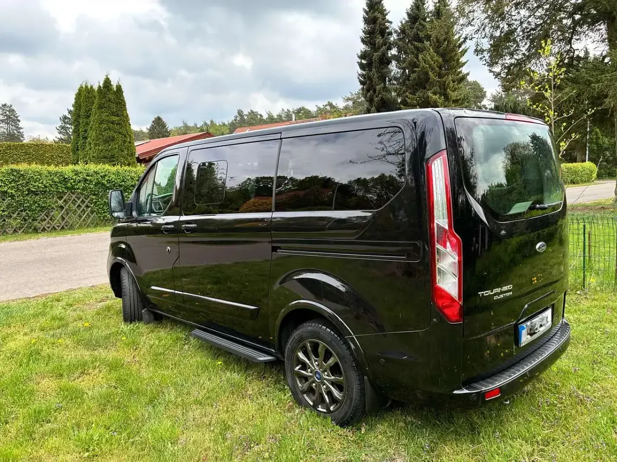 Gebraucht Ford Tourneo Titanium 131 PS (96 kW) 2021 Schwarz Van / Kleinbus