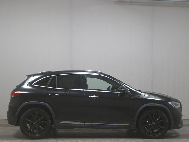 Schwarz Gebraucht 2023 Mercedes GLA220 AMG line SUV | 30.980 € (Guter Preis) - Bild 1/4