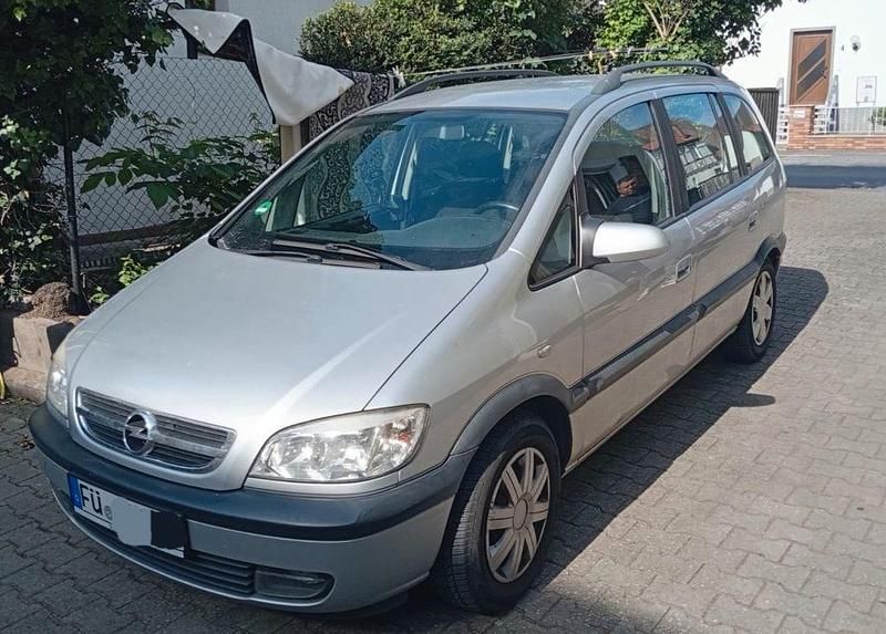 Silber Gebraucht 2004 Opel Zafira Elegance Van / Kleinbus | 750 € (Superpreis) - Bild 1/4