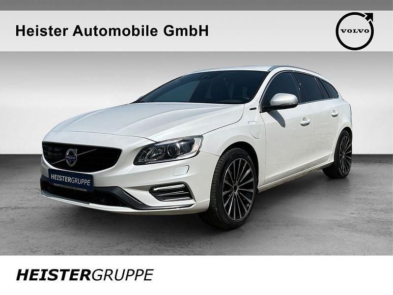 Weiß Gebraucht 2016 Volvo V60 R-Design Momentum Kombi | 18.690 € (Etwas zu teuer) - Bild 1/4