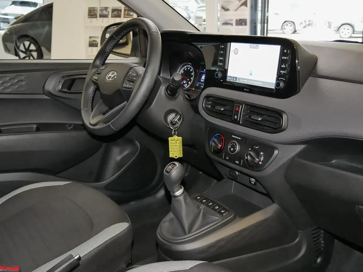 Gebraucht Hyundai i10 Edition 30 100 PS (73 kW) 2021 Weiß Kleinwagen