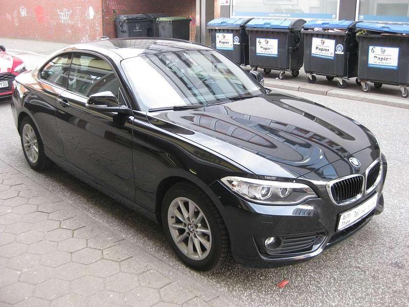 Gebraucht BMW 220 Advantage 184 PS (135 kW) 2017 Black sapphire metallic Coupé
