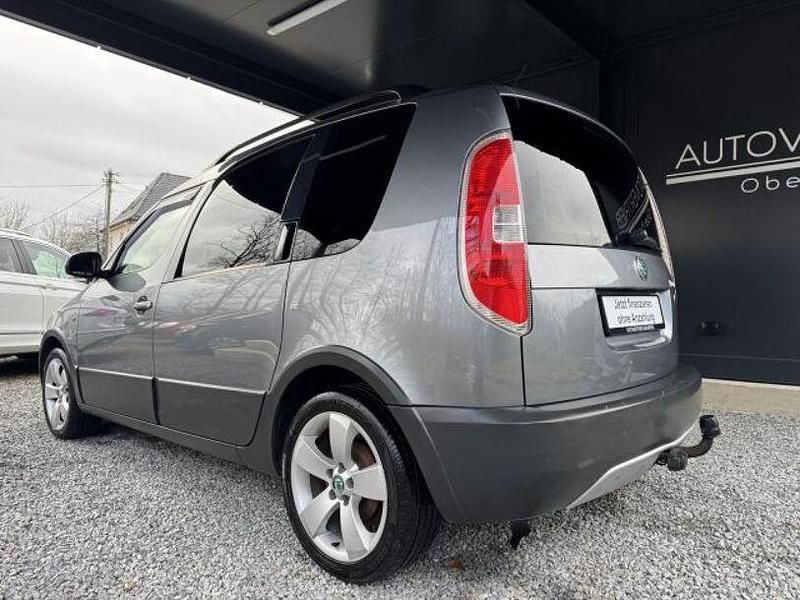 Gebraucht Skoda Roomster Scout 86 PS (63 kW) 2011 Grau Kombi