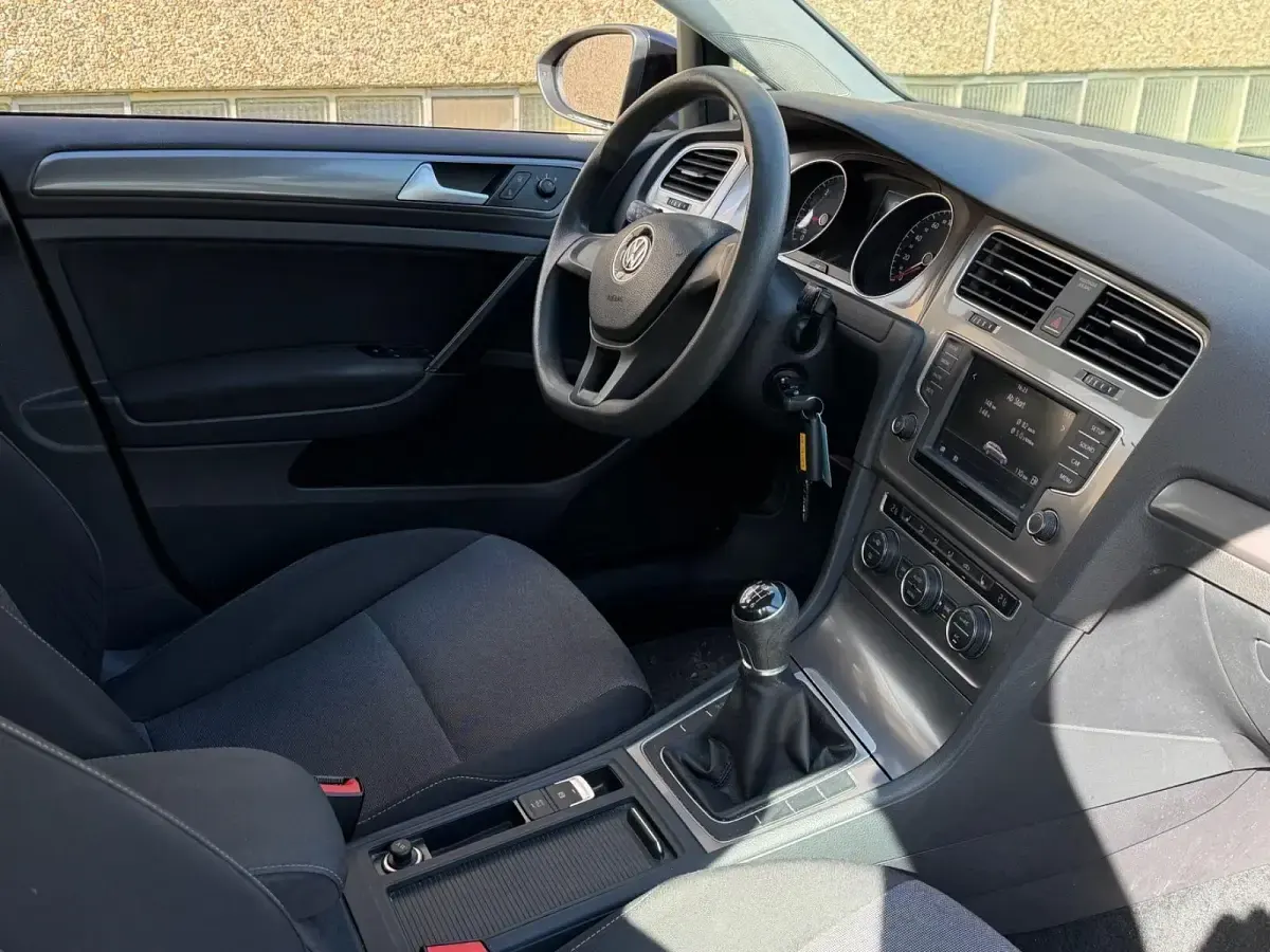Gebraucht VW Golf VII Trendline 110 PS (80 kW) 2017 Schwarz Kombi