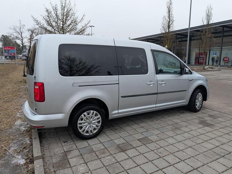 Gebraucht VW Caddy Maxi Trendline 125 PS (91 kW) 2017 Grau Van / Kleinbus
