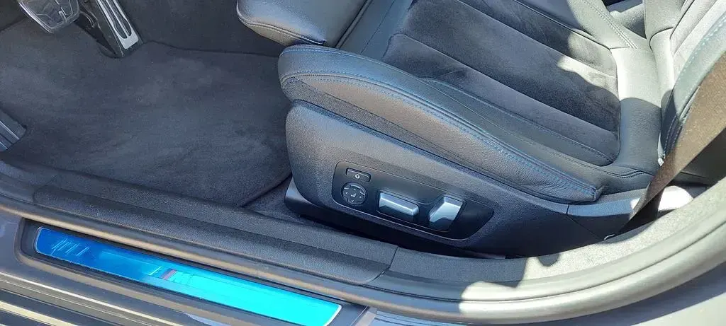 Gebraucht BMW 318 M Sport 150 PS (110 kW) 2023 Grau Kombi